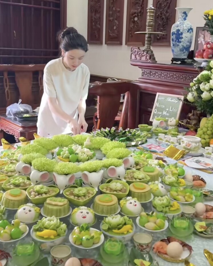 Quang Hải - Chu Thanh Huyền làm tiệc thôi nôi cho con trai Lido, mâm cúng tuyệt đẹp, nhìn kỹ toàn vàng - 2