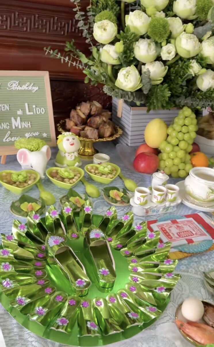 Quang Hải - Chu Thanh Huyền làm tiệc thôi nôi cho con trai Lido, mâm cúng tuyệt đẹp, nhìn kỹ toàn vàng - 4