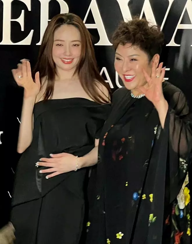 Dâu hào môn khổ nhất showbiz: Ở ẩn sinh 2 con cho nhà chồng, được biệt thự nghìn tỷ nhưng phải nhìn chồng ngoại tình - 3
