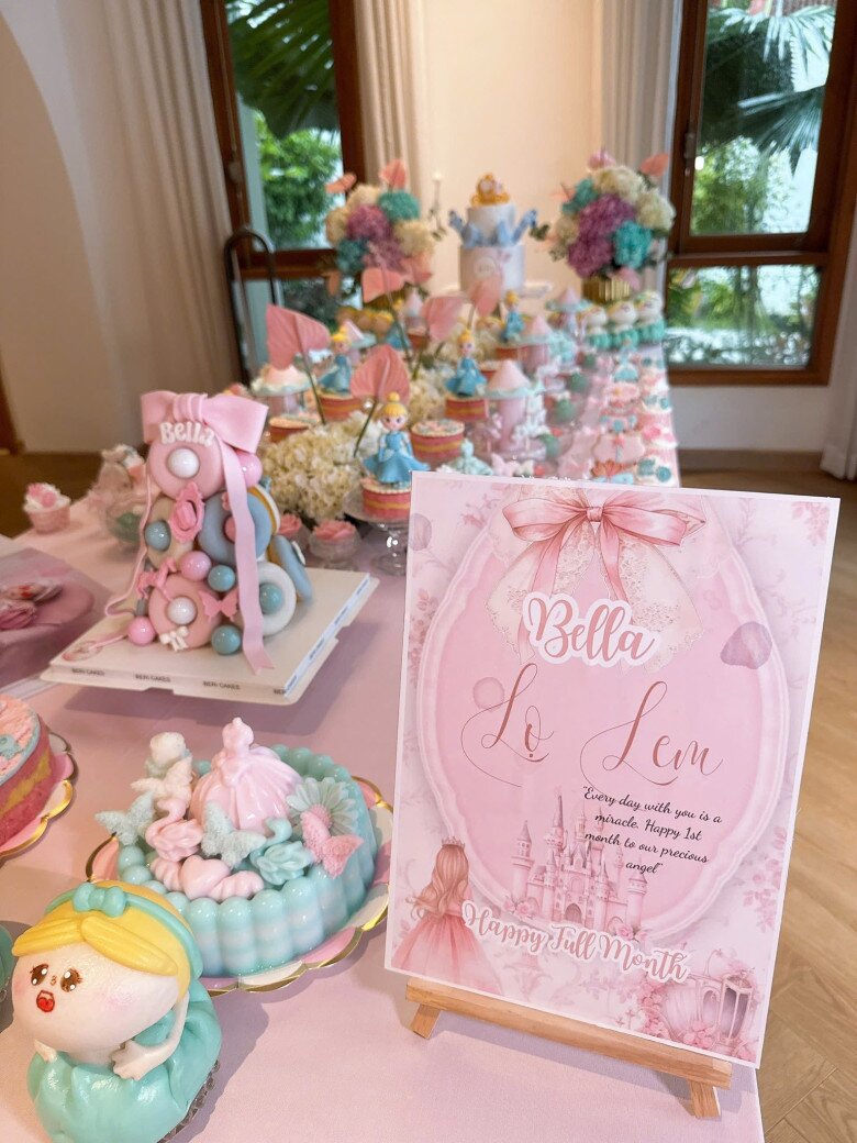 Sinh con lai với chồng Tây, cô giáo của Hồ Ngọc Hà làm 2 mâm cúng đầy tháng cho con đẹp hút mắt - 7
