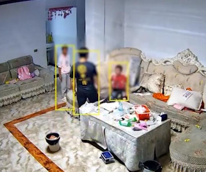 Thấy con nghỉ hè toàn ở nhà xem phim, bố tức giận đập vỡ tivi, phản ứng của đứa trẻ khiến MXH lo lắng - 1