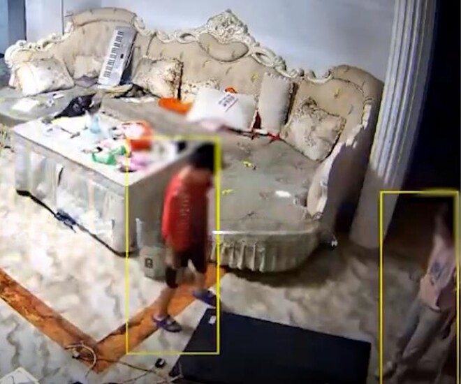 Thấy con nghỉ hè toàn ở nhà xem phim, bố tức giận đập vỡ tivi, phản ứng của đứa trẻ khiến MXH lo lắng - 3