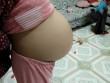 Bà mẹ đau khổ khi con gái 12 tuổi bụng đã phình to, đứa trẻ khóc nói xin lỗi mẹ