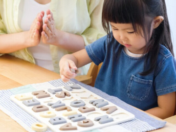 Đòn bẩy nâng bật bé vẽ chuyện lớn…tí hon