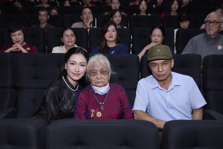  Sản phẩm âm nhạc lần này chính là một lời tri ân đến những anh hùng đã ngã xuống vì độc lập của dân tộc, cũng như bày tỏ lòng biết ơn đối với sự hy sinh thầm lặng của các Bà mẹ Việt Nam anh hùng.