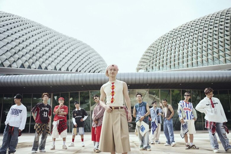 MV mới của JSOL đều quay ở những cảnh đẹp nhất tại Singapore.