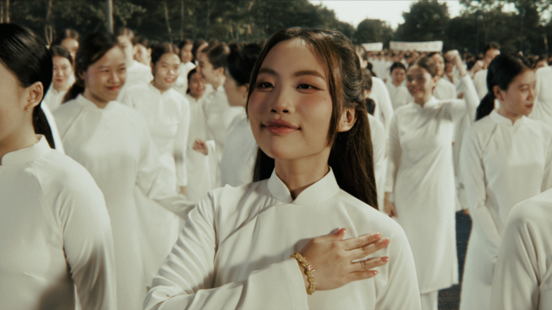 Phương Mỹ Chi góp sức tạo nên thành công cho ca khúc mới của DTAP.