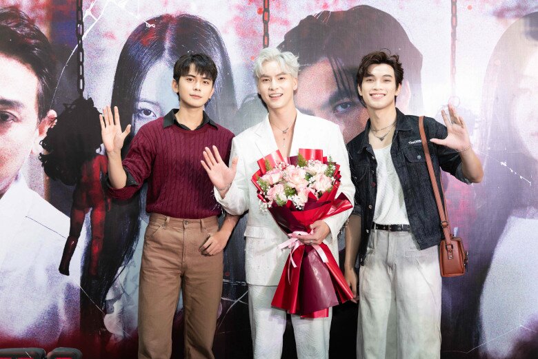 Tân binh của màn ảnh Việt nhuộm tóc bạch kim trong ngày ra mắt dự án.