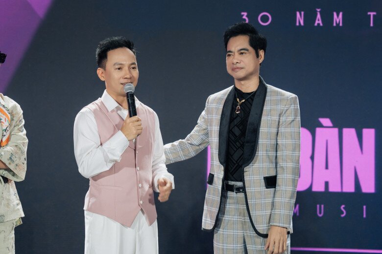 Danh ca Ngọc Sơn từng tìm kiếm một người vừa hát hay vừa rap giỏi mãi không gặp cho đến khi Tiến Đạt nổi lên. 