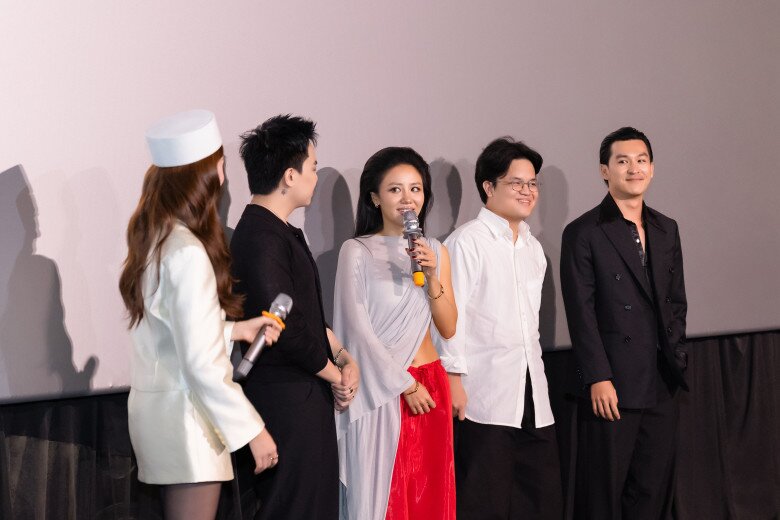Văn Mai Hương trở lại làng nhạc sau 2 năm không ra sản phẩm.