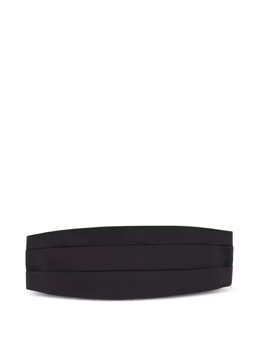 Ca sĩ 8X kết hợp cùng đai lưng cummerbund bằng lụa của Tom Ford, trị giá khoảng 18 triệu đồng, giúp hoàn thiện vẻ ngoài theo tinh thần tuxedo cổ điển. Ảnh: Tom Ford