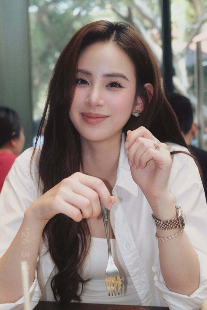 Người đẹp được mệnh danh là “Kim Tae Hee Việt Nam”.