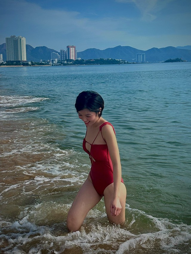 Trên trang cá nhân, Trâm Anh khoe những khoảnh khắc xinh đẹp, sexy của mình.
