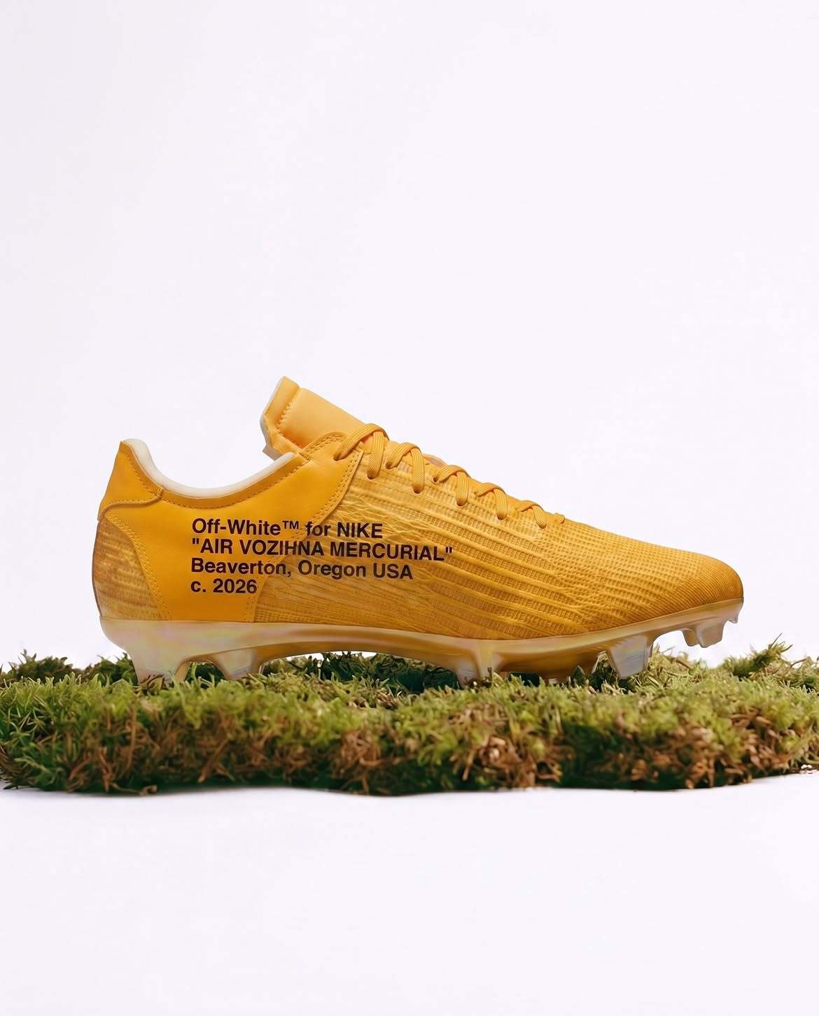 Off-White và Nike dành riêng cho thủ thành mẫu giày thể thao phiên bản đặc biệt Air Vozinha Mercurial. Hiện thiết kế được nhiều người dân Cape Verde quan tâm. Ảnh: Asher Hyde