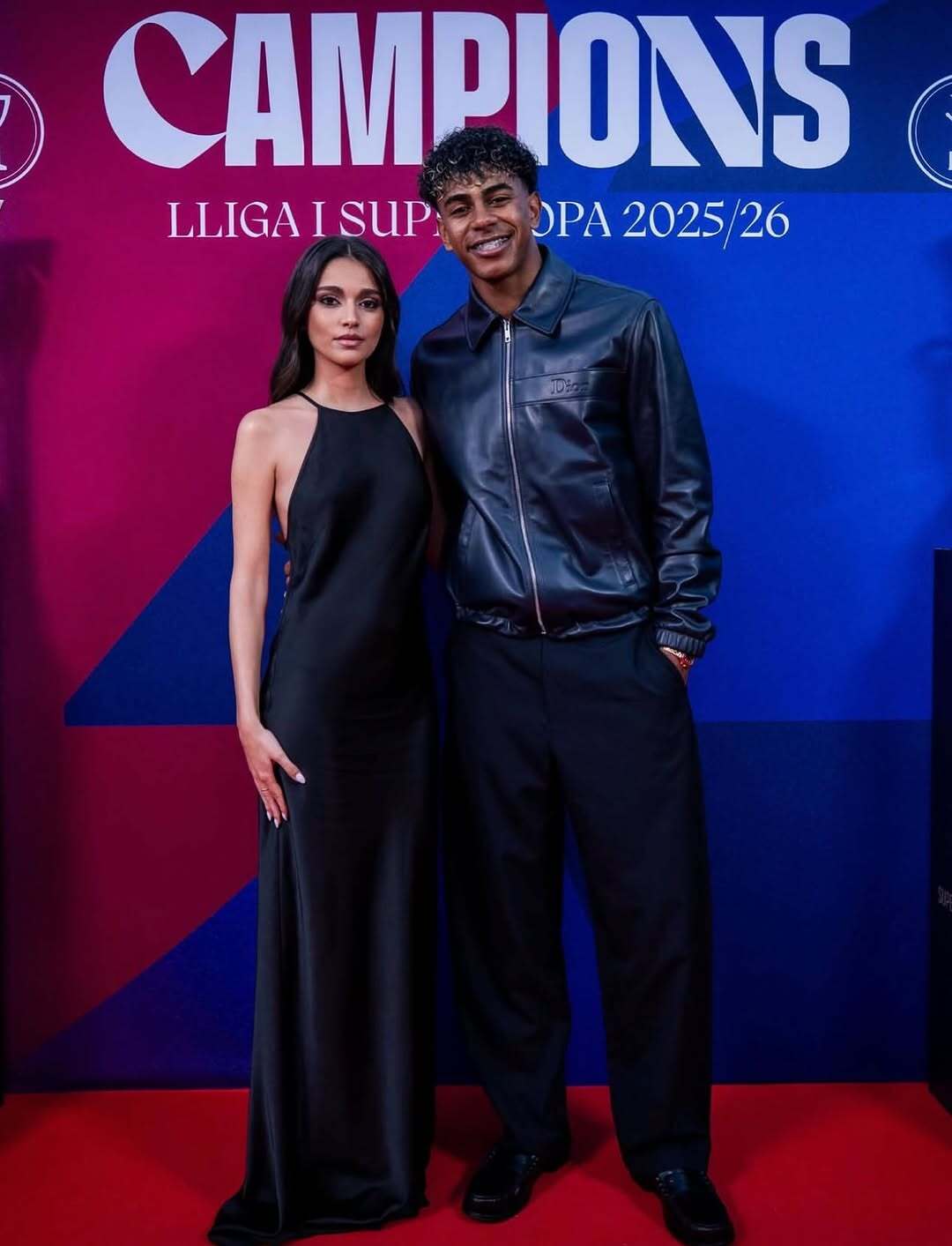 Lamine Yamal và Ines Garcia gặp gỡ ở cửa hàng tiện lợi, lần đầu xuất hiện cùng nhau vào cuối tháng 4. Cả hai bị bắt gặp nghỉ dưỡng ở Hy Lạp, xem hòa nhạc của Bad Bunny. Hôm 20/5, Yamal đưa bạn gái đến dự tiệc mừng công cuối mùa giải 2025-2026 của câu lạc bộ Barcelona, đánh dấu lần đầu công khai mối quan hệ mới. Ảnh: Instagram FCBarcelona