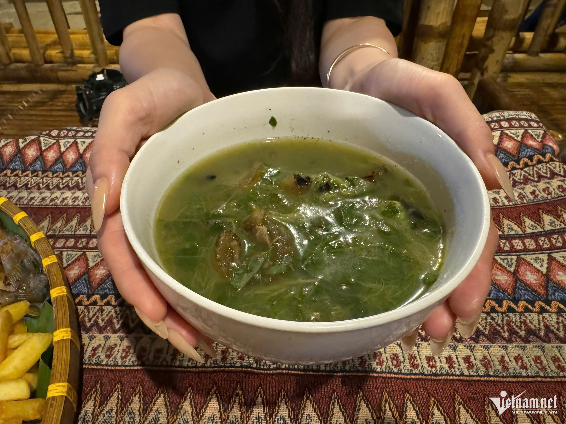 Món canh da trâu nấu môn