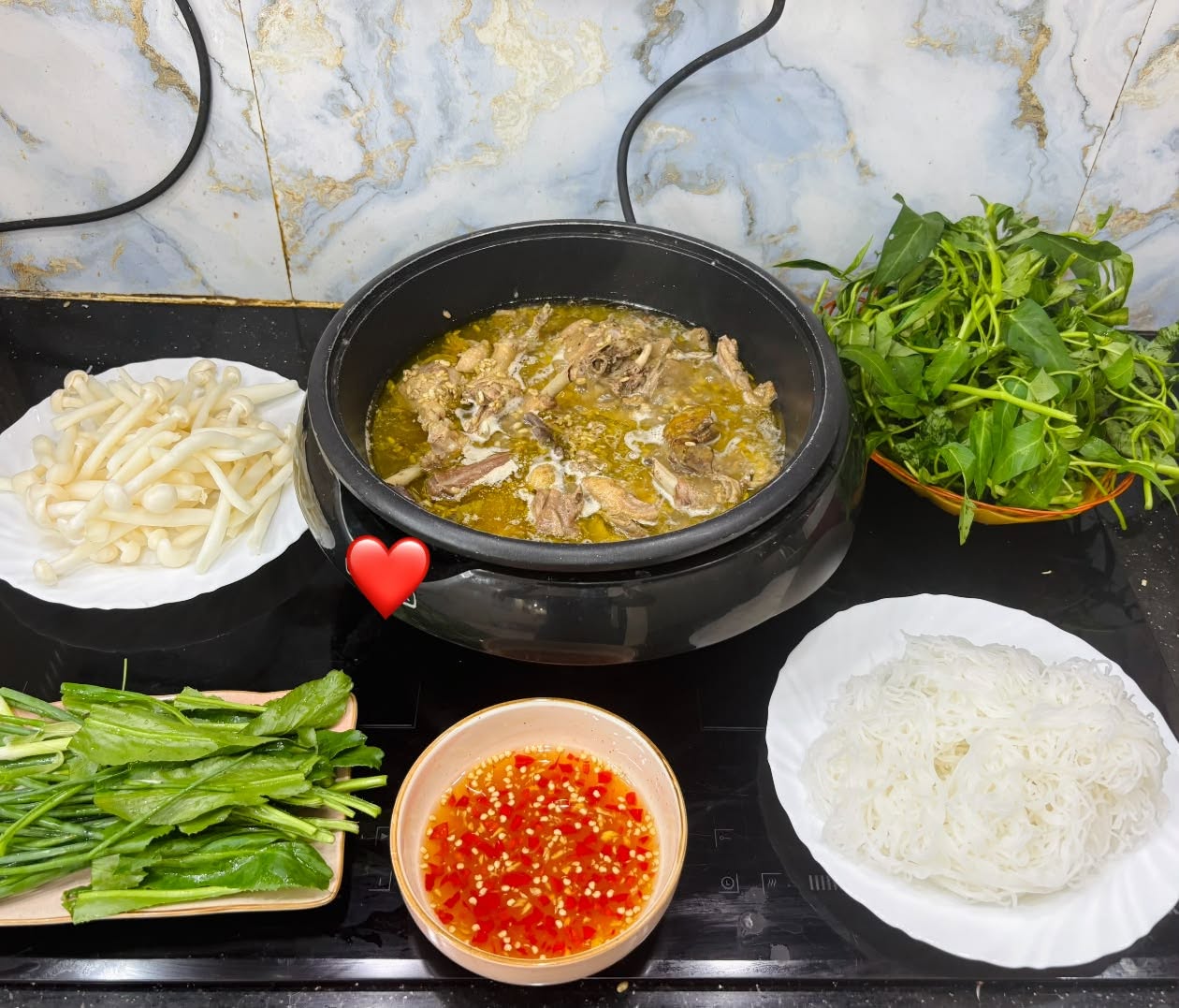 Loại thịt mềm ngọt giàu sắt hơn thịt gà, rẻ hơn thịt bò, đem nấu lẩu với rượu nếp thành món ngon hấp dẫn - 3