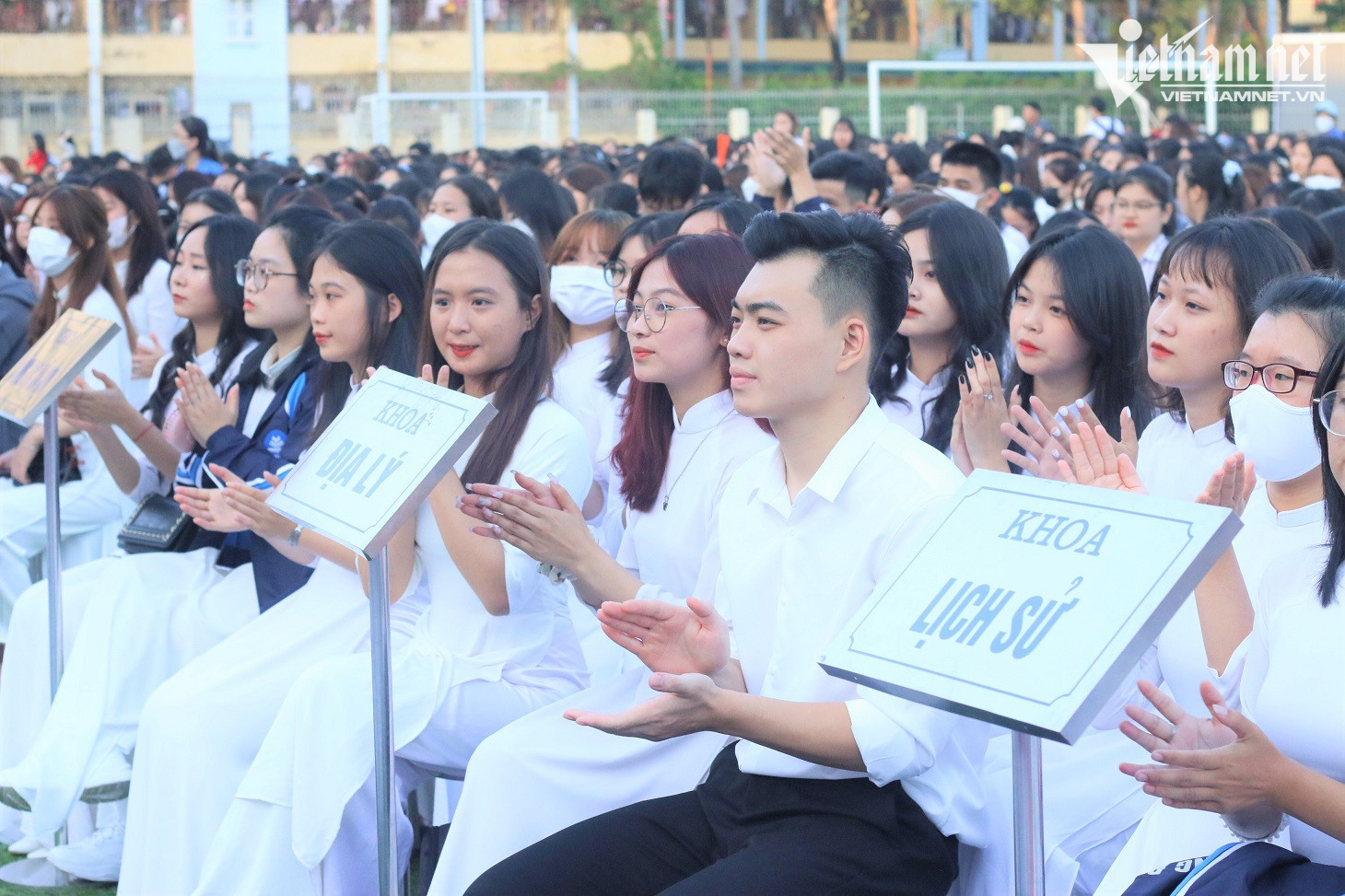 Sinh viên Trường Đại học Sư phạm Hà Nội trong lễ khai giảng năm học mới. 