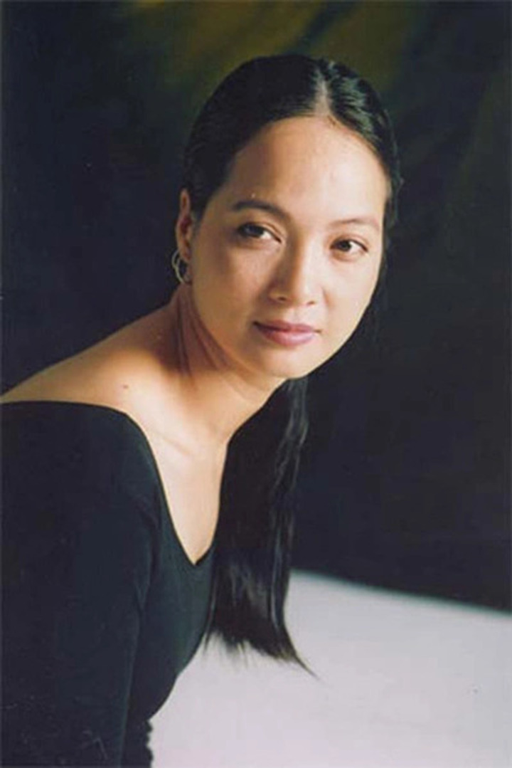 Mỹ nhân Hà thành trẻ nhất được phong NSND, hơn 30 năm hôn nhân chưa mặc váy cưới, hiện sống trong căn nhà thế nào? - 2