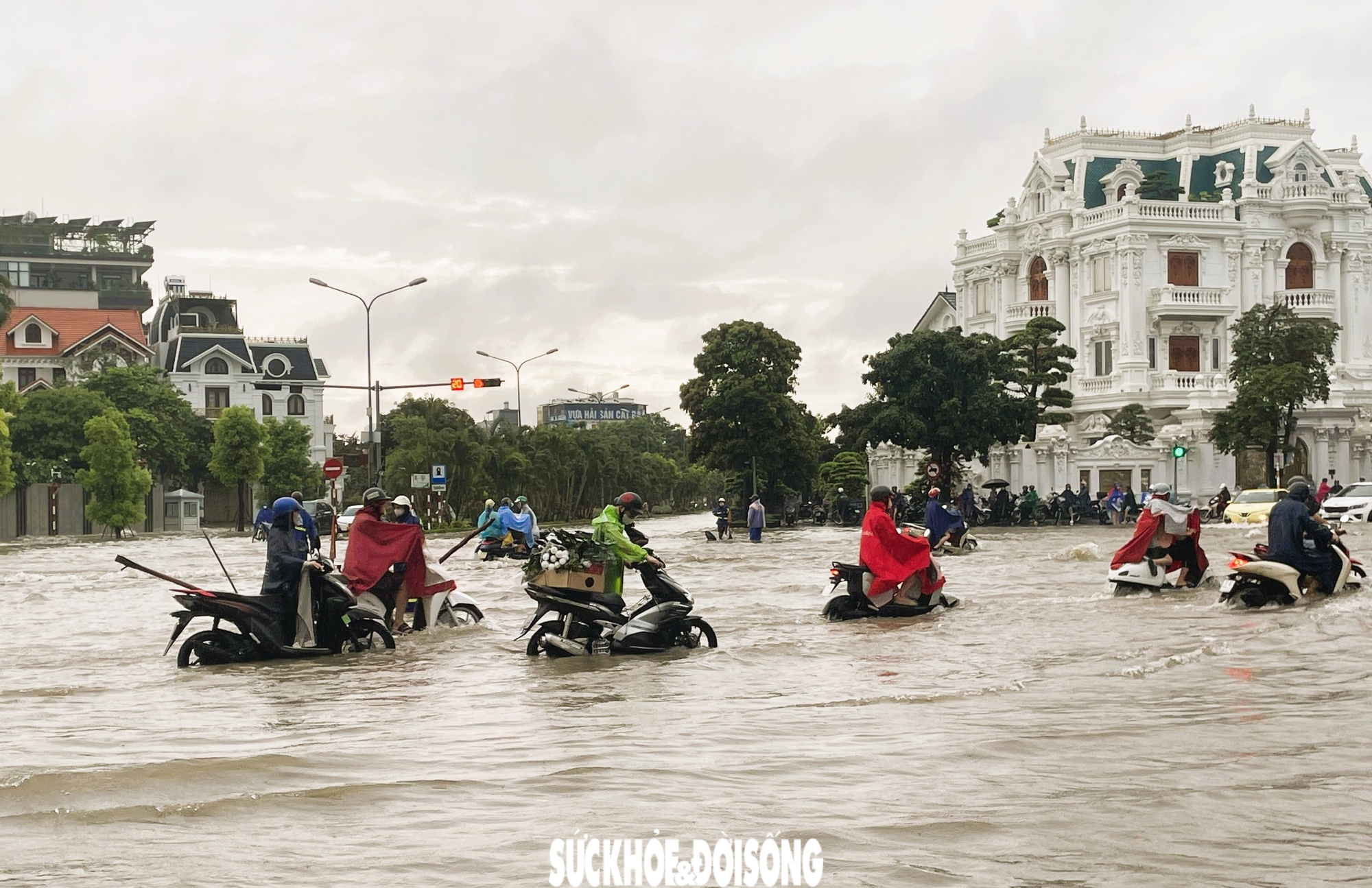 Đoạn ngã 4 Lê Hồng Phong - Đằng Lâm luôn rơi vào cảnh ngập lụt mỗi khi có mưa lớn. Ảnh: T.D