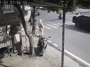 Clip Eva - Clip: Hai xe máy lao vào nhau ở ngã tư