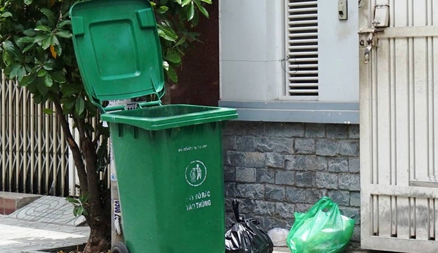 Để thu hút Thần tài và tạo điều kiện thuận lợi cho vận khí và tài lộc đến nhà, cửa chính cần được giữ sạch sẽ và không bị cản trở bởi những vật dụng không cần thiết.