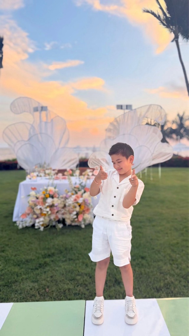 Thiên Từ được nhận xét là cậu bé thông minh, nhanh nhẹn và khá tự tin. Lớn lên trong môi trường quốc tế, cậu có khả năng giao tiếp bằng tiếng Anh lưu loát, đồng thời vẫn được gia đình tạo điều kiện học tiếng Việt để gìn giữ bản sắc quê hương. Bên cạnh việc học, Thiên Từ còn yêu thích ca hát, nhảy múa, bơi lội và nhiều hoạt động thể thao khác.