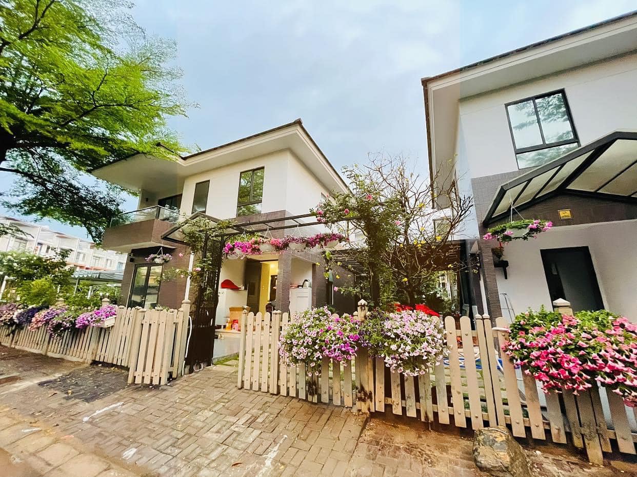 Căn biệt thự sân vườn hoành tráng tại TP.HCM của Nhật Kim Anh.