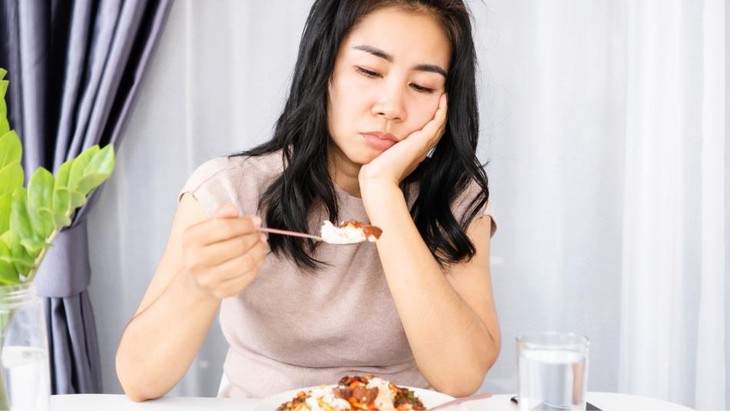 Chức năng thận suy giảm có thể gây chán ăn, ăn không ngon miệng...
