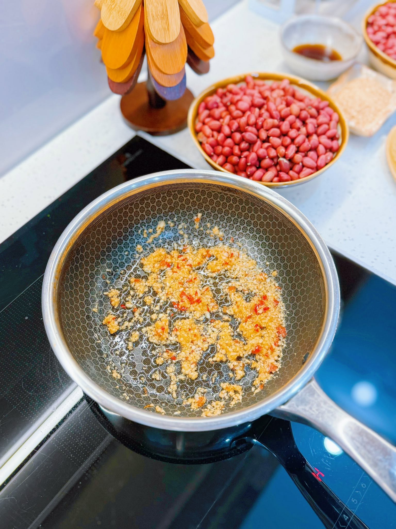 Loại hạt nhỏ xinh, giàu protein hơn ngô, nhiều vitamin E hơn khoai lang, đem rang tỏi ớt, ăn kiểu gì cũng ngon - 3