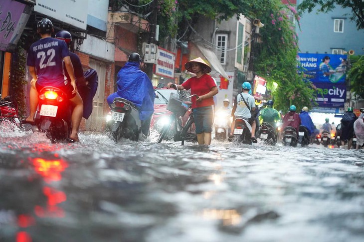 Miền Bắc vẫn còn mưa dông.