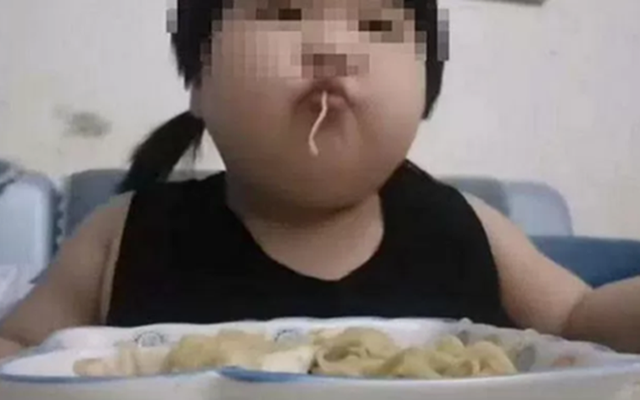 Bé gái 8 tuổi mắc gan nhiễm mỡ, bác sĩ chỉ ra sai lầm trong bữa ăn khiến nhiều phụ huynh chủ quan - 1