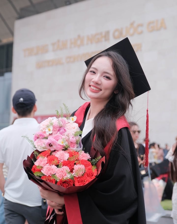 Nguyễn Thị Thu Hương được nhiều bạn trẻ biết đến với vai trò người sáng tạo nội dung. (Ảnh: NVCC)