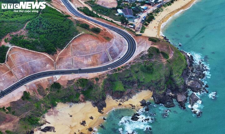 Vẻ Đẹp Tuyệt Mỹ Cung Đèo Biển Lộ Diêu, Toạ Độ Vàng Hút Du Khách Đến Gia Lai 12 Cung Đèo Lộ Diêu Sau Khi Thảm Nhựa Với Những Đường Cong Tuyệt Mỹ Vắt Ngang Lưng Chừng Núi, Một Bên Là Đại Dương Bao La Trở Thành Toạ Độ “Vàng” Check-In Của Giới Trẻ Yêu Du Lịch Cả Nước Và Người Dân Địa Phương.