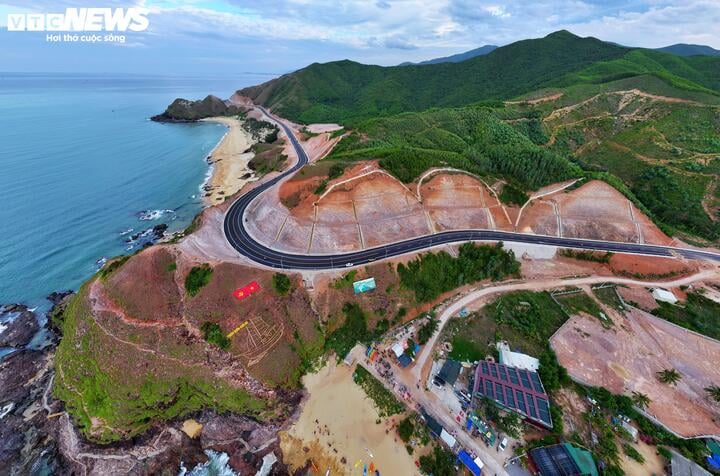 Vẻ Đẹp Tuyệt Mỹ Cung Đèo Biển Lộ Diêu, Toạ Độ Vàng Hút Du Khách Đến Gia Lai 22 Cung Đèo Lộ Diêu Thông Xe Mở Ra Cơ Hội Vàng Phát Tiển Cho Ngành Du Lịch Địa Phương Bởi Lượng Du Khách Đổ Về Check-In Ngày Càng Đông Kéo Theo Sự Phát Triển Của Các Dịch Vụ Đi Kèm Của Các Làng Chài Dưới Chân Đèo.
