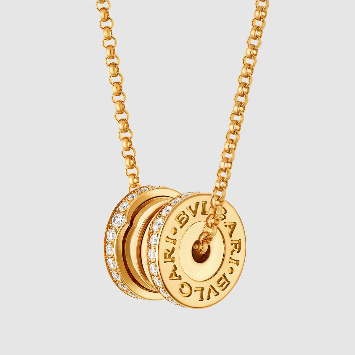 3.950 USD (hơn 104 triệu đồng) là giá của chiếc dây chuyền B.zero1 vàng 18K đính 0,25 carat kim cương.