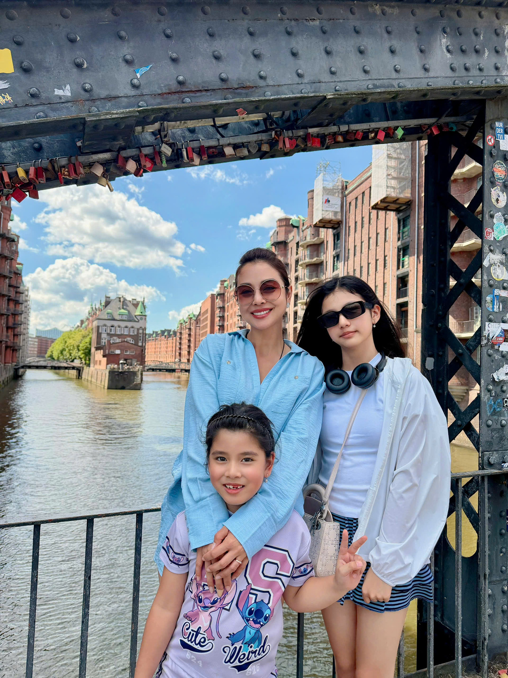 Những ngày đầu ở châu Âu, gia đình Jennifer Phạm dành thời gian để khám phá ba thành phố của Đức là Hamburg, Schwerin và Lubeck.