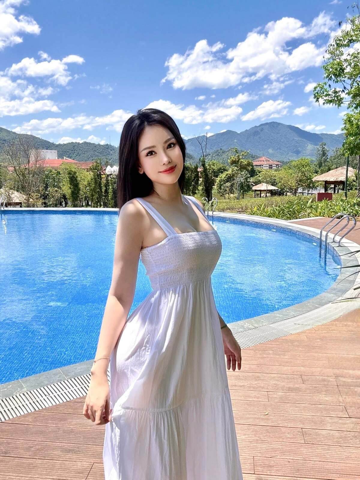 Đào Lan Phương cho biết cô chú trọng diện mạo trong những chuyến du lịch hè để có bức hình check-in đẹp mắt. Người đẹp thường chọn những thiết kế mát mẻ, kiểu dáng bắt trend, không cần quá đắt tiền nhưng phù hợp phong cách cá nhân.