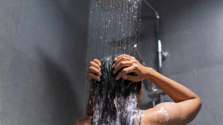 Cần vệ sinh cá nhân sau sinh để tránh vi khuẩn gây bệnh.