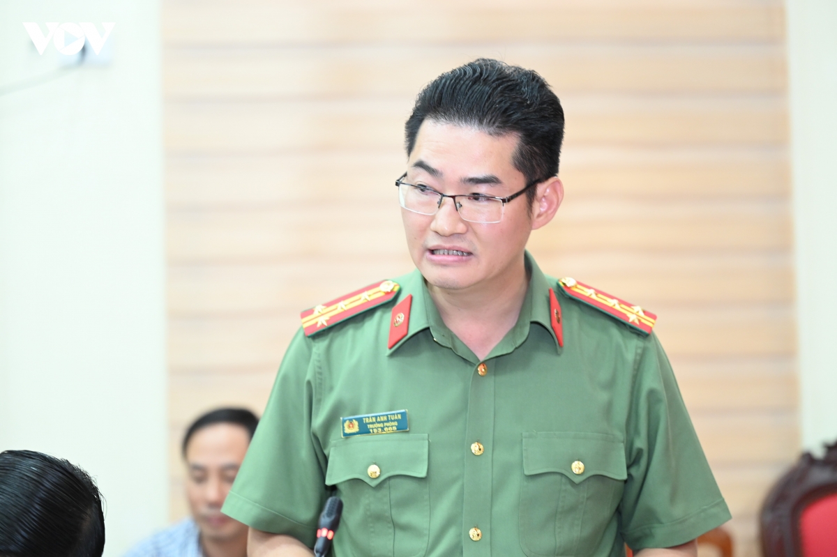 Đại tá Trần Anh Tuấn, Trưởng phòng Tham mưu Công an tỉnh Tuyên Quang thông tin về vụ việc. (Ảnh: Phùng Phú)