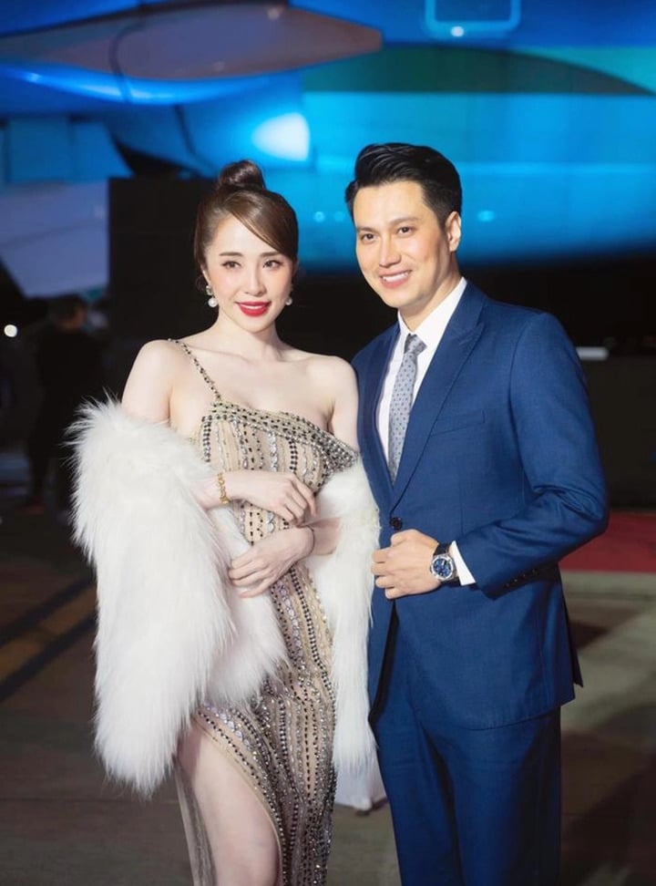 Cả hai nhiều lần phủ nhận tin đồn yêu đương, khẳng định chỉ là bạn bè thân thiết.
