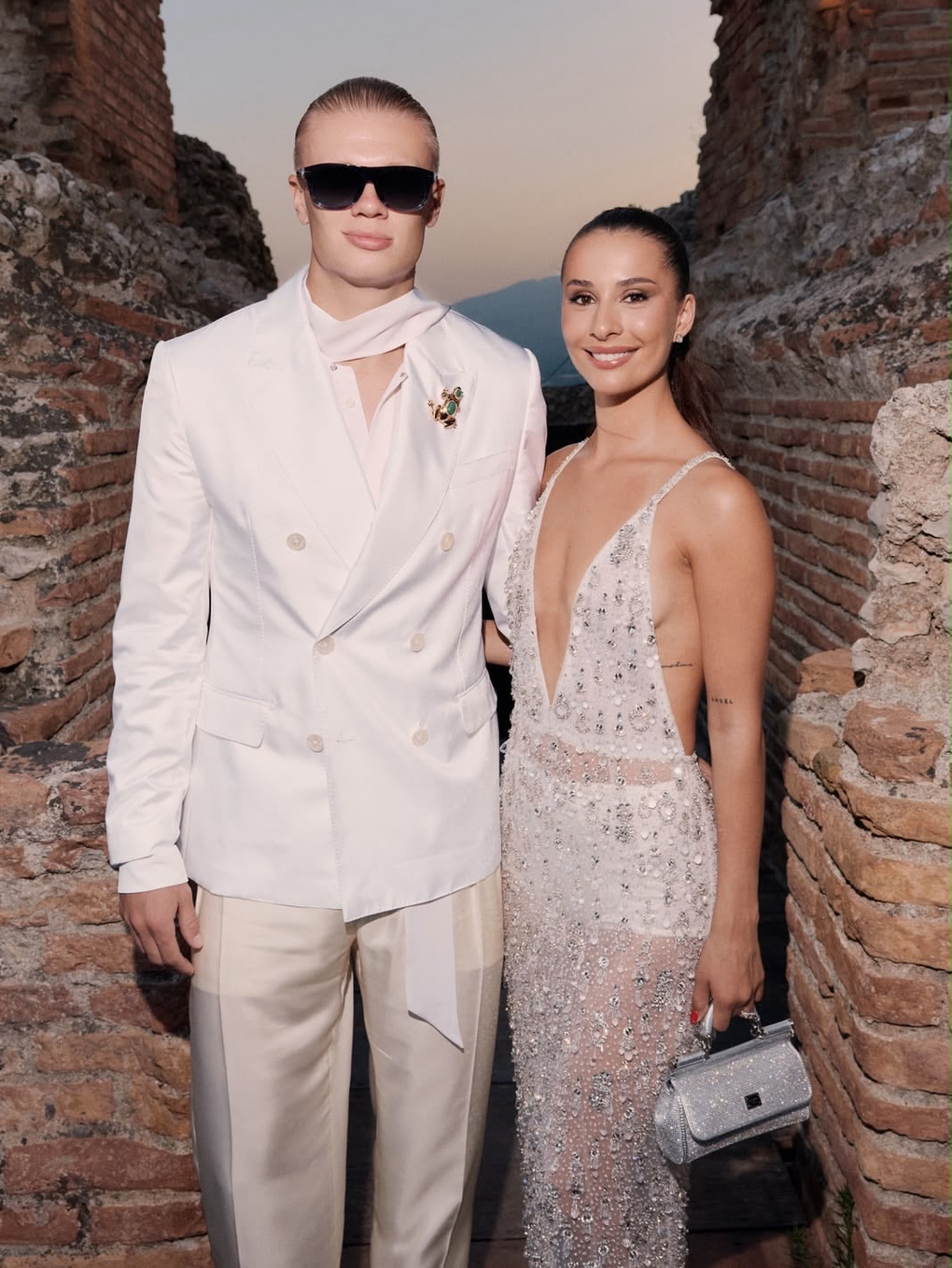 Erling Haaland và bạn gái tại sự kiện của Dolce amp; Gabbana. Ảnh: Instagram/ Erling