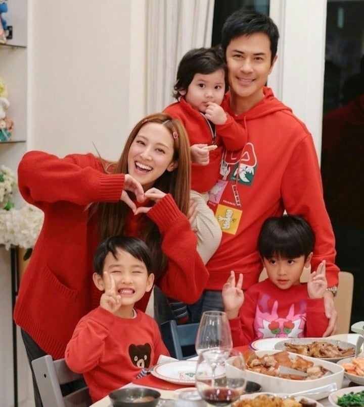 Tổ ấm viên mãn của Trịnh Gia Dĩnh.