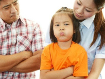 2 kiểu nuôi dạy đang âm thầm 'phá hỏng' con trẻ: Nhiều cha mẹ làm mỗi ngày mà không biết