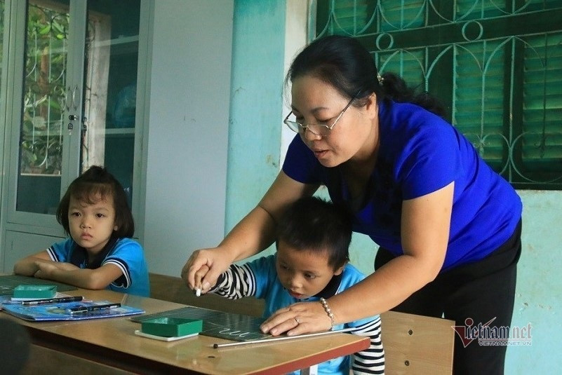 Nhà giáo nghỉ hưu được tạo điều kiện tiếp tục cống hiến. Ảnh: Thanh Hùng