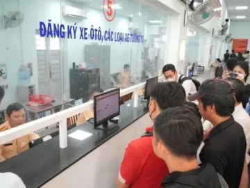 Từ 15/8: Dùng VNeID mức 2 được miễn lệ phí trước bạ xe máy, giảm 50% với ôtô