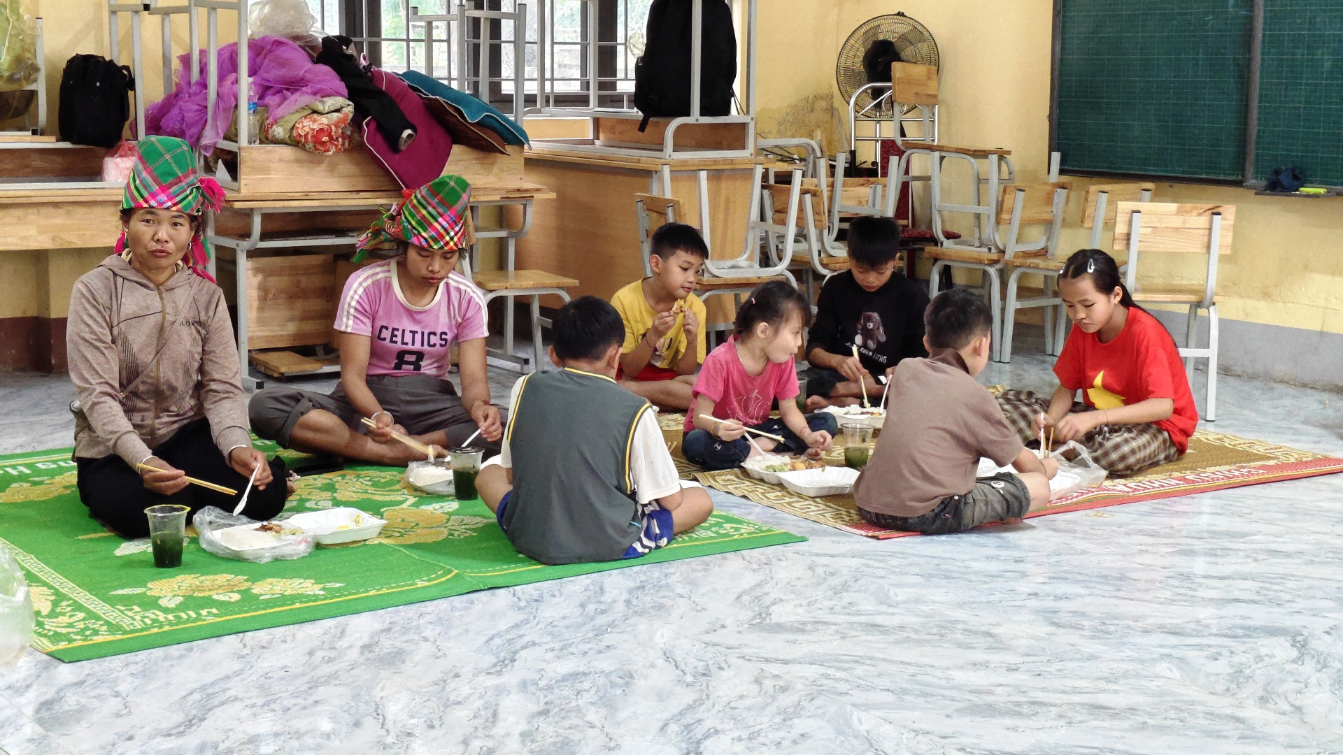 2 điểm trường tiểu học và THCS xã Pắc Ta là nơi sơ tán của người dân bản Noong Thăng (xã Mường Than). Ảnh: Trọng nghĩa