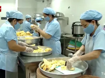 Hà Nội siết chặt quản lý an toàn thực phẩm tại trường tổ chức bán trú hè