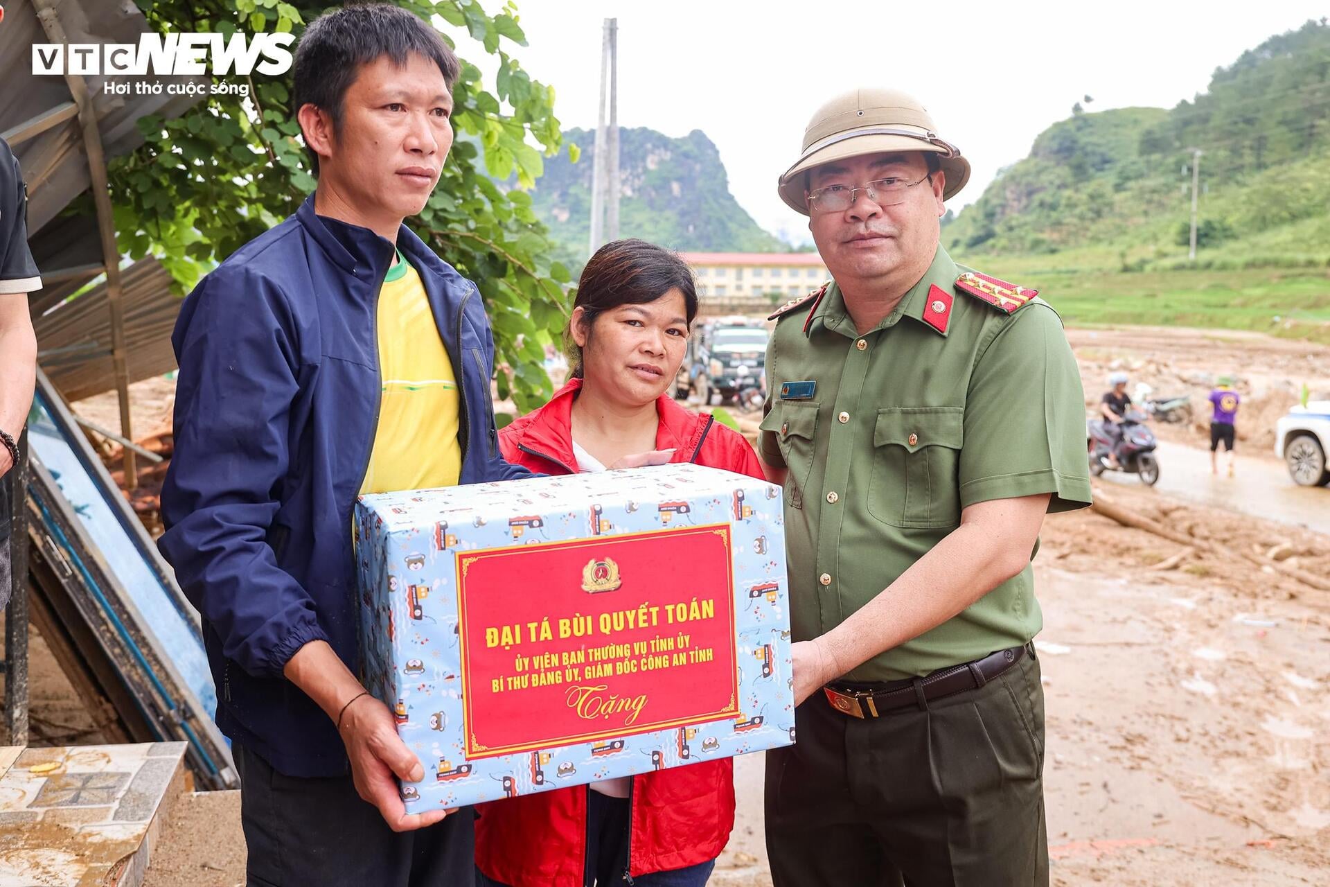 Những bàn tay không để hy vọng bị vùi lấp sau lũ dữ ở Mường Than - 14
