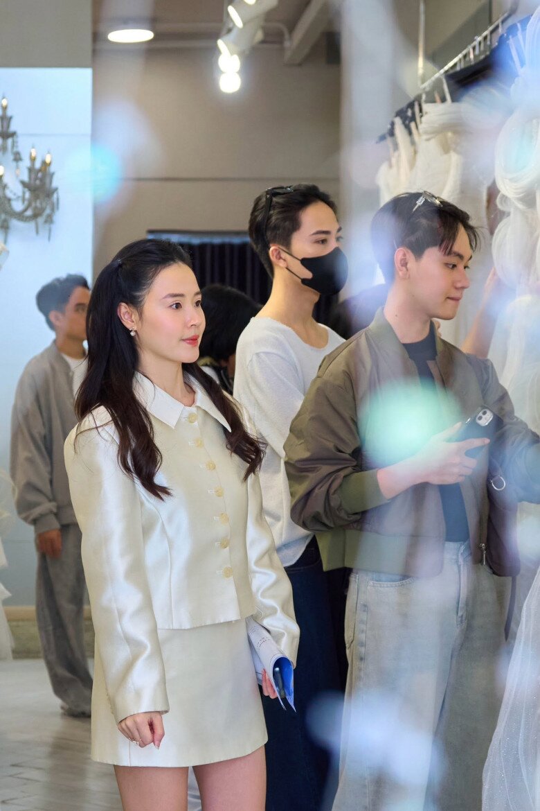 Cô hiện là giảng viên ngành thời trang ở trường đại học.